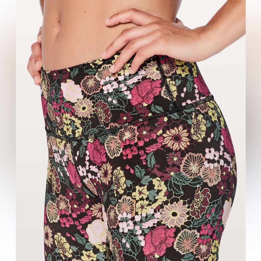 Lululemon Wunder Under/Fluorolace floral print Leggings size6